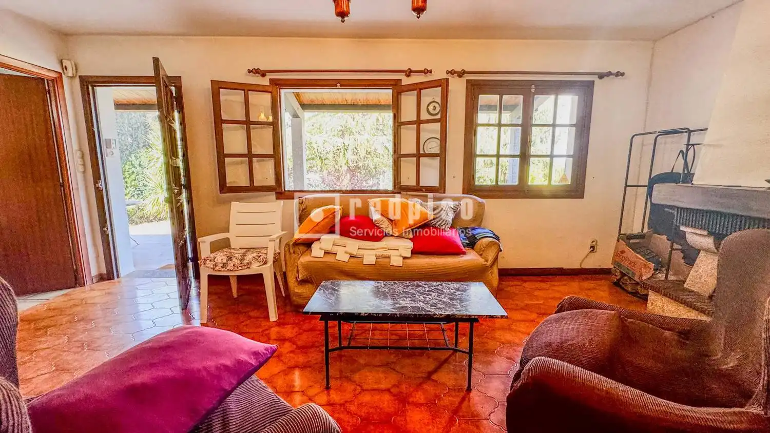Sala de estar de Casa o chalet en venta en Abegondo con Parquet, Terraza y Amueblado