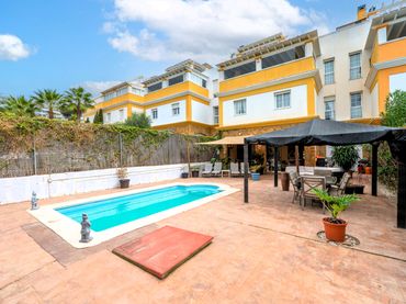 Maison mitoyenne avec piscine à vendre à Calle Jaén 7
