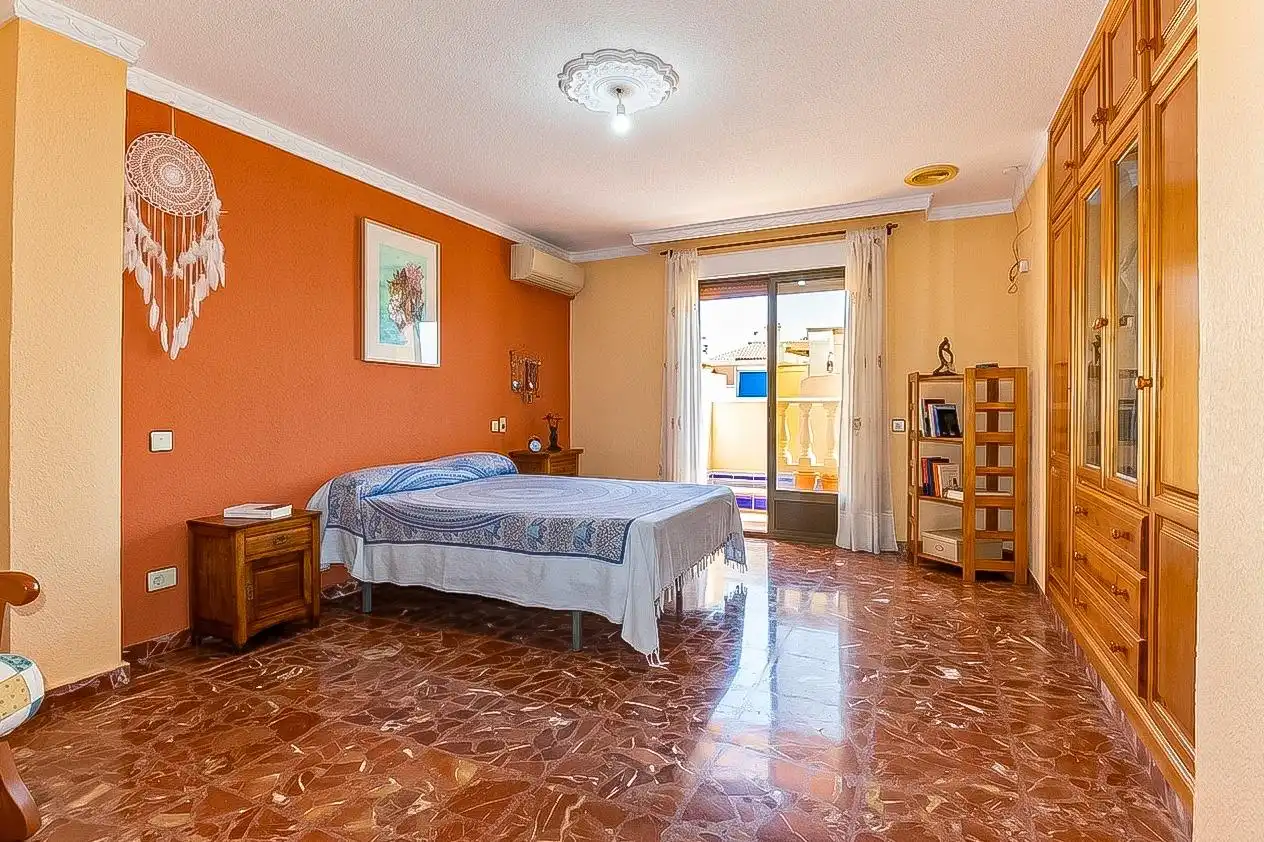 Dormitori de Casa o xalet en venda en Motril