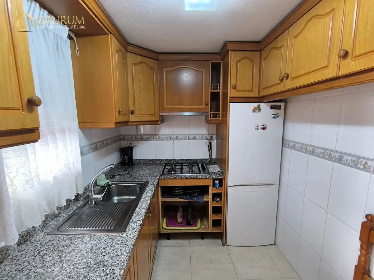 Küche von Einfamilien-Reihenhaus zum Verkauf in Santa Pola mit Klimaanlage, Heizung und Privatgarten
