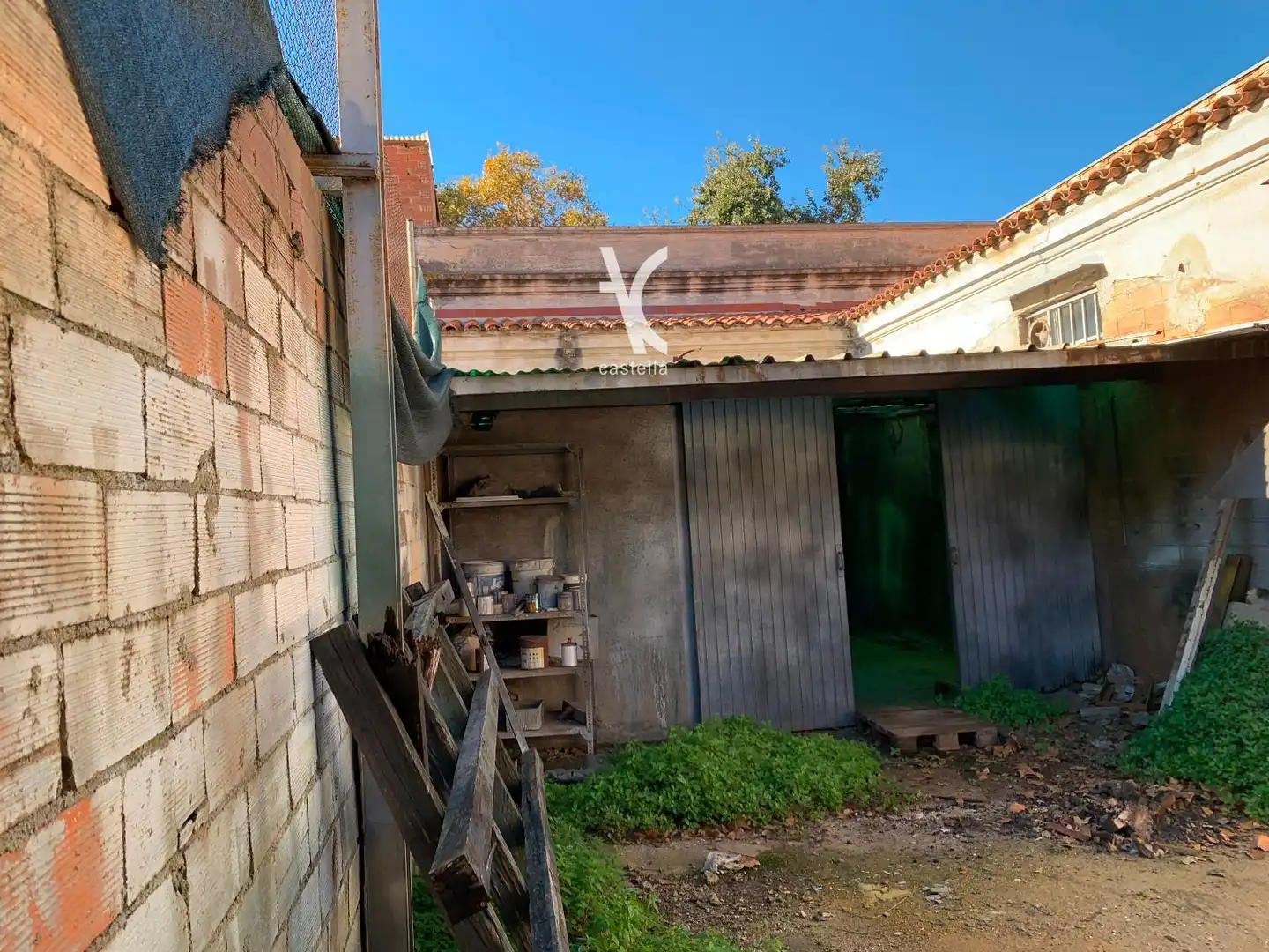 Exterior view of Industrial buildings for sale in Premià de Mar