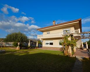 Vista exterior de Casa o xalet en venda en Cubelles amb Calefacció, Jardí privat i Terrassa