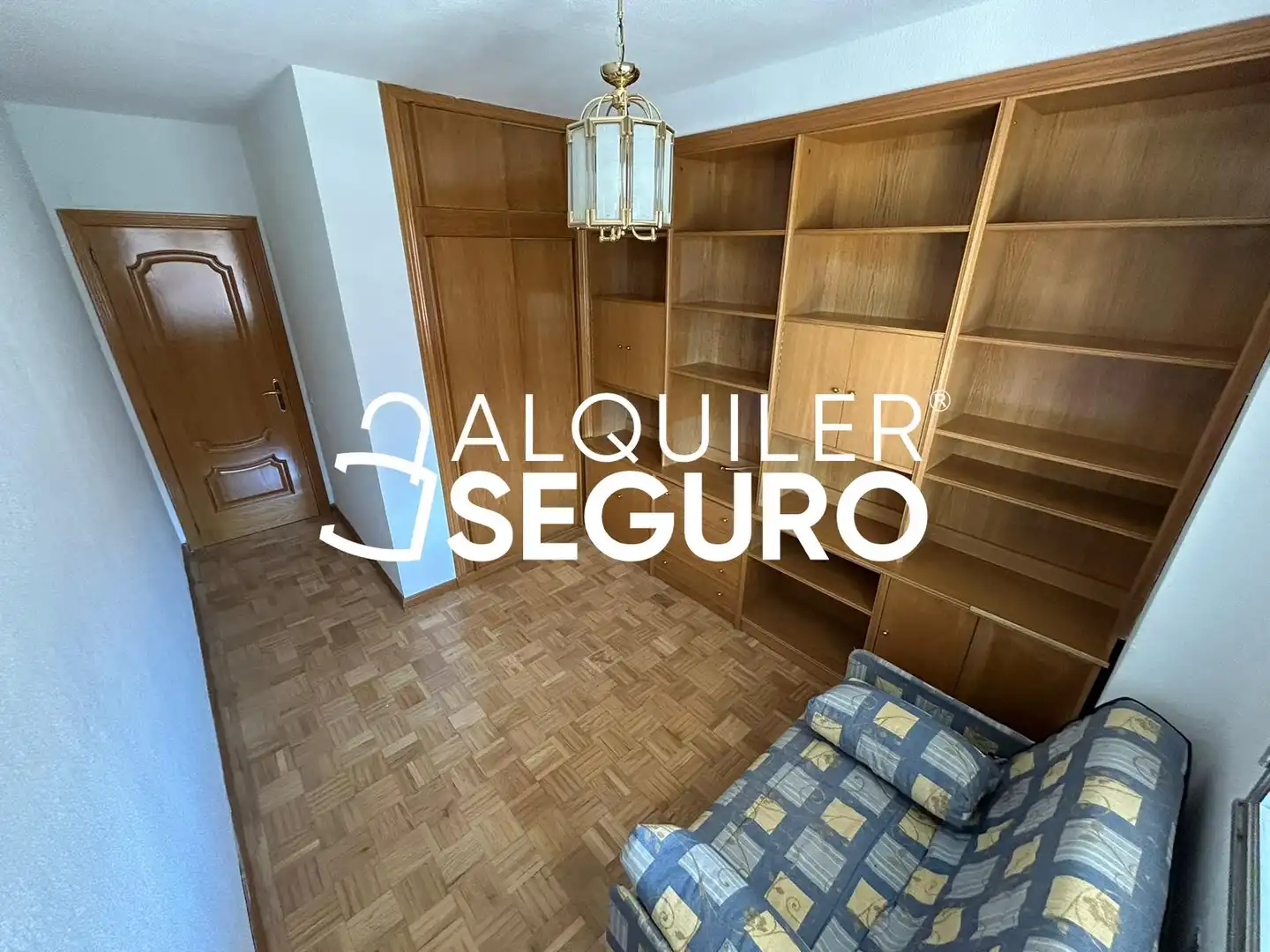 Dormitori de Pis de lloguer en Alcalá de Henares amb Aire condicionat, Calefacció i Terrassa