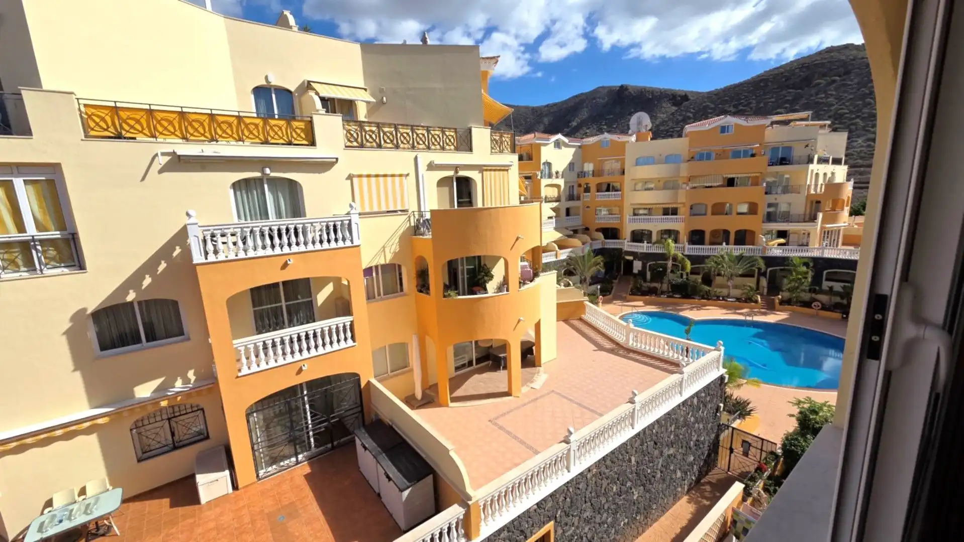Vista exterior de Dúplex en venda en Arona amb Terrassa i Piscina comunitària