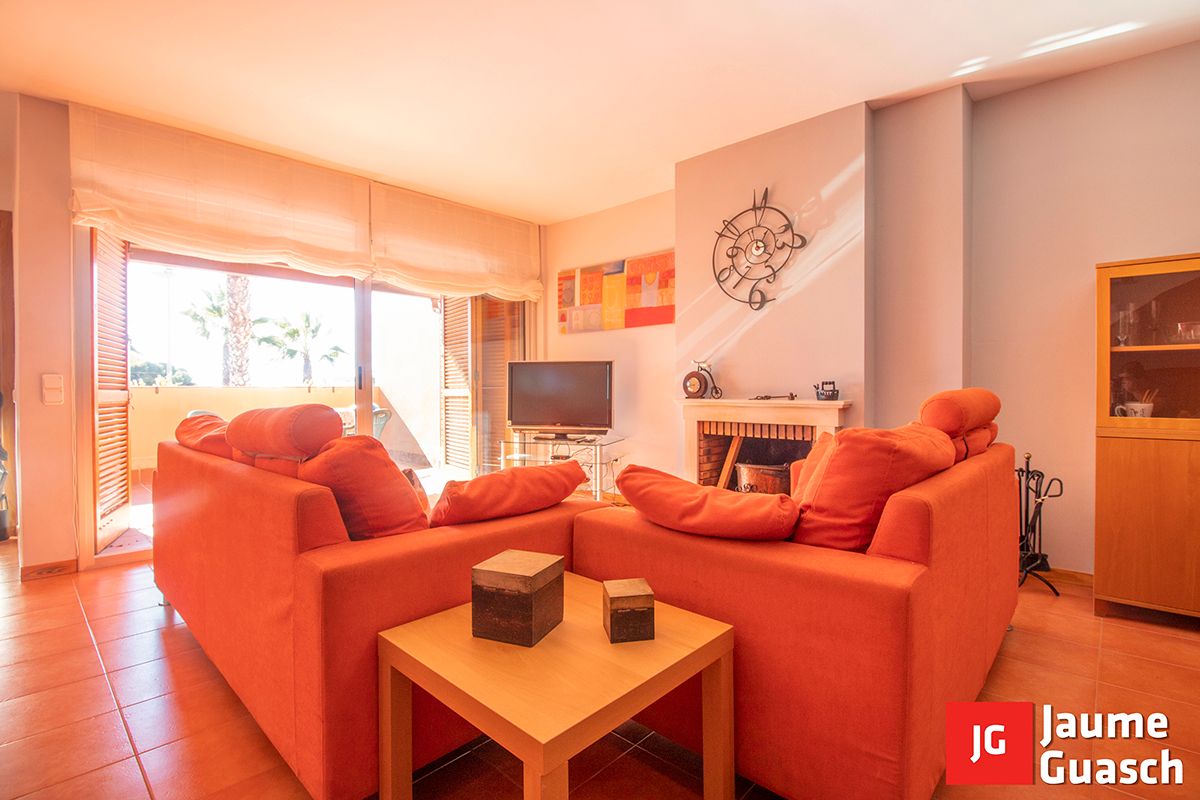 Living room of Single-family semi-detached for sale in Creixell  with Air Conditioner, Heating and Private garden