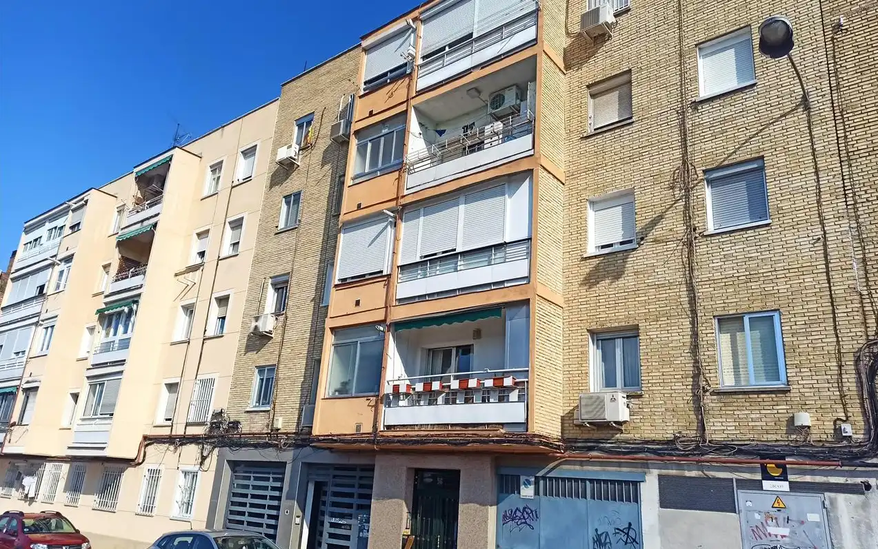Vista exterior de Local en venta en Madrid