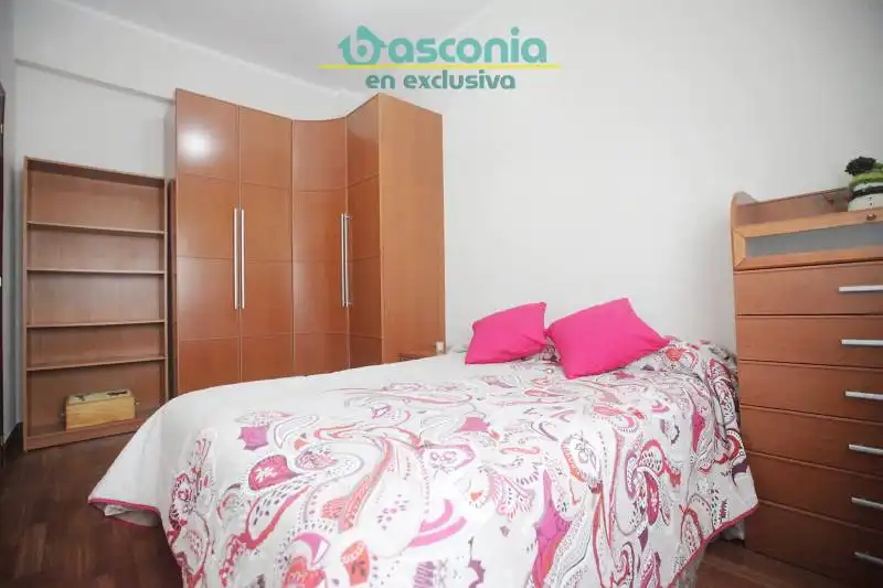 Bedroom of Flat for sale in Centro - Ariz - Uribarri