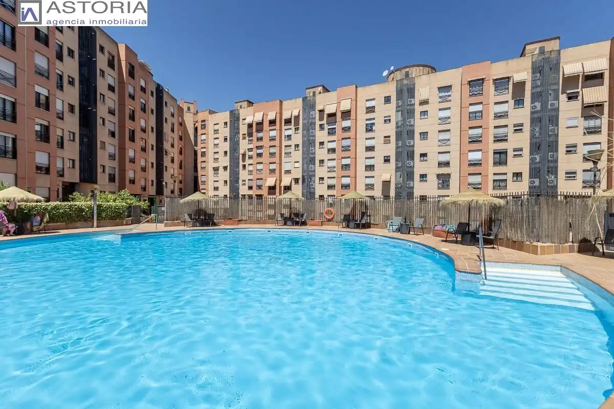 Piso con terraza en venta en Calle Calle Periodista Fernando Gómez de la Cruz, imagen 2