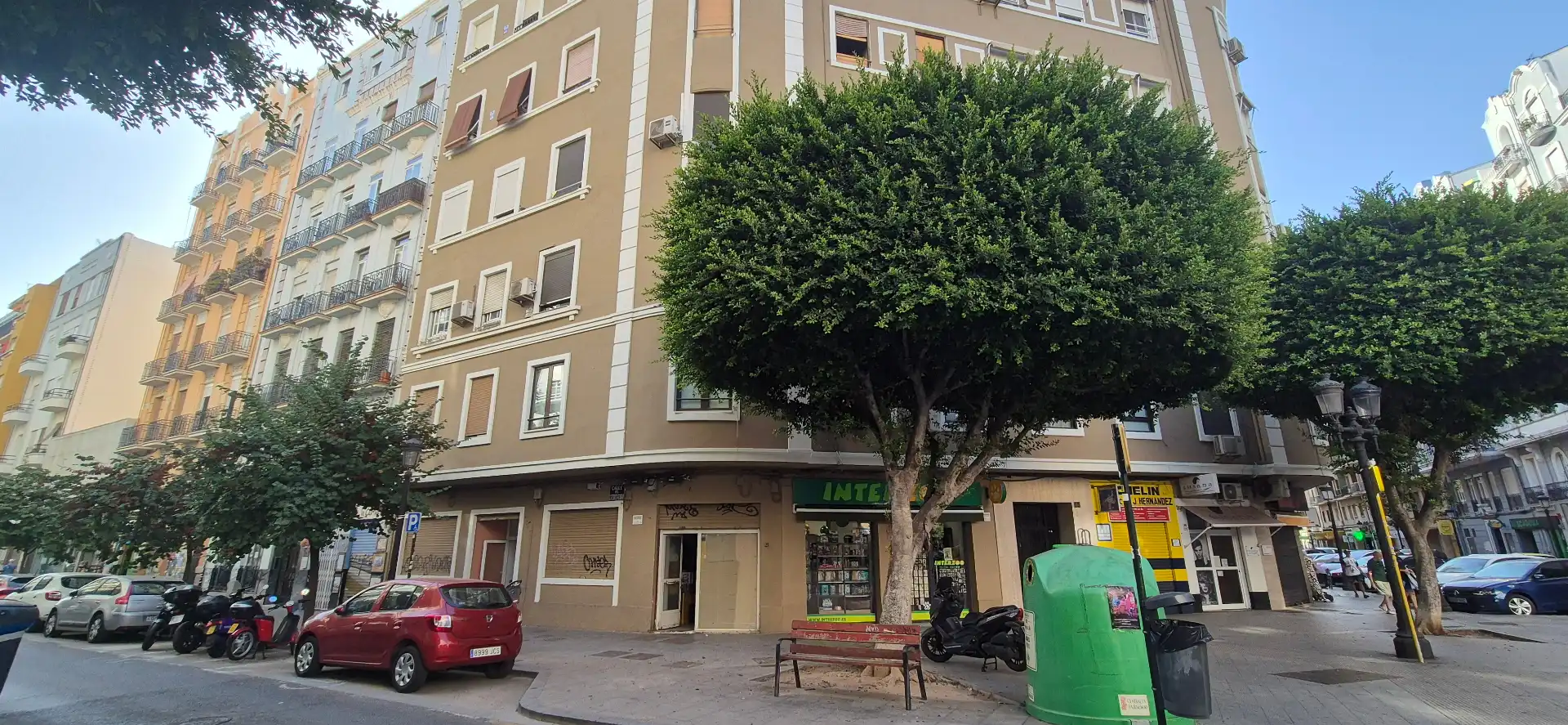 Exterior view of Commercial properties for rent in Valencia  with Air Conditioner