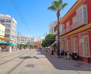 Vista exterior de Casa o xalet en venda en San Fernando amb Aire condicionat, Terrassa i Balcó