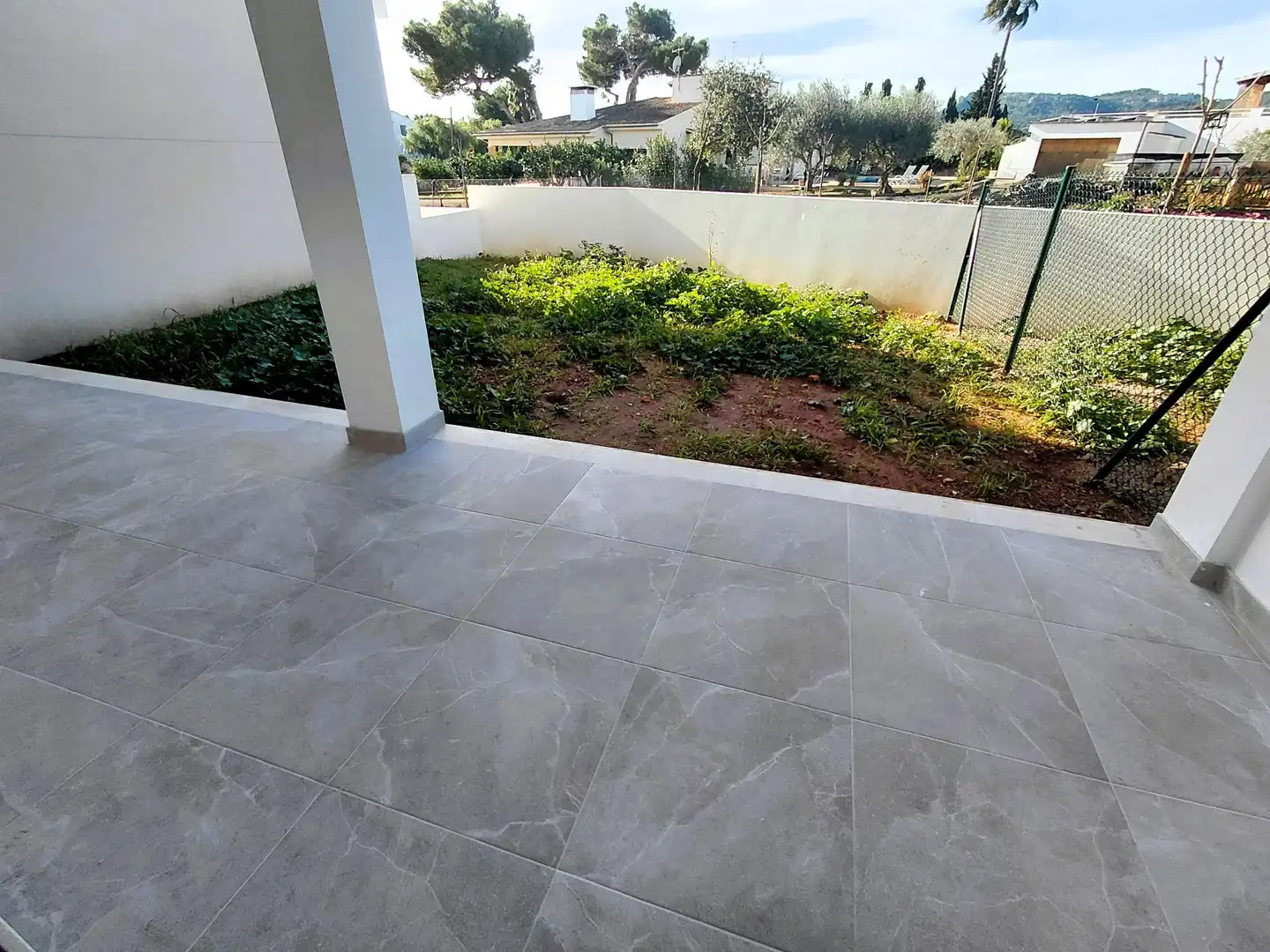 Bajo con jardín en venta en Calle Pintor Miquel Vives, imagen 2