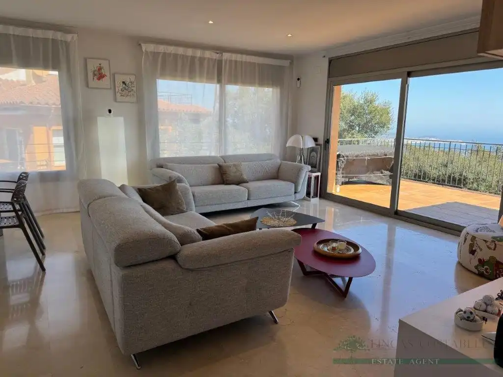 Sala d'estar de Dúplex en venda en Castell d'Aro, Platja d'Aro i s'Agaró amb Aire condicionat, Calefacció i Terrassa