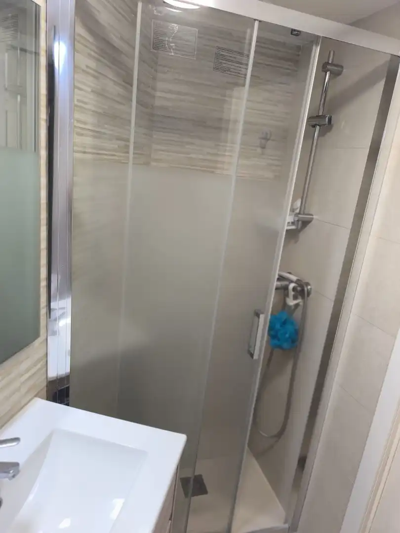 Badezimmer von Wohnungen zum Verkauf in Salou mit Terrasse, Möbliert und Gemeinschaftspool