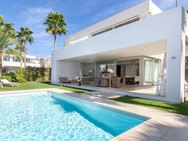 Casa amb balcó en venda a Río Real - Los Monteros