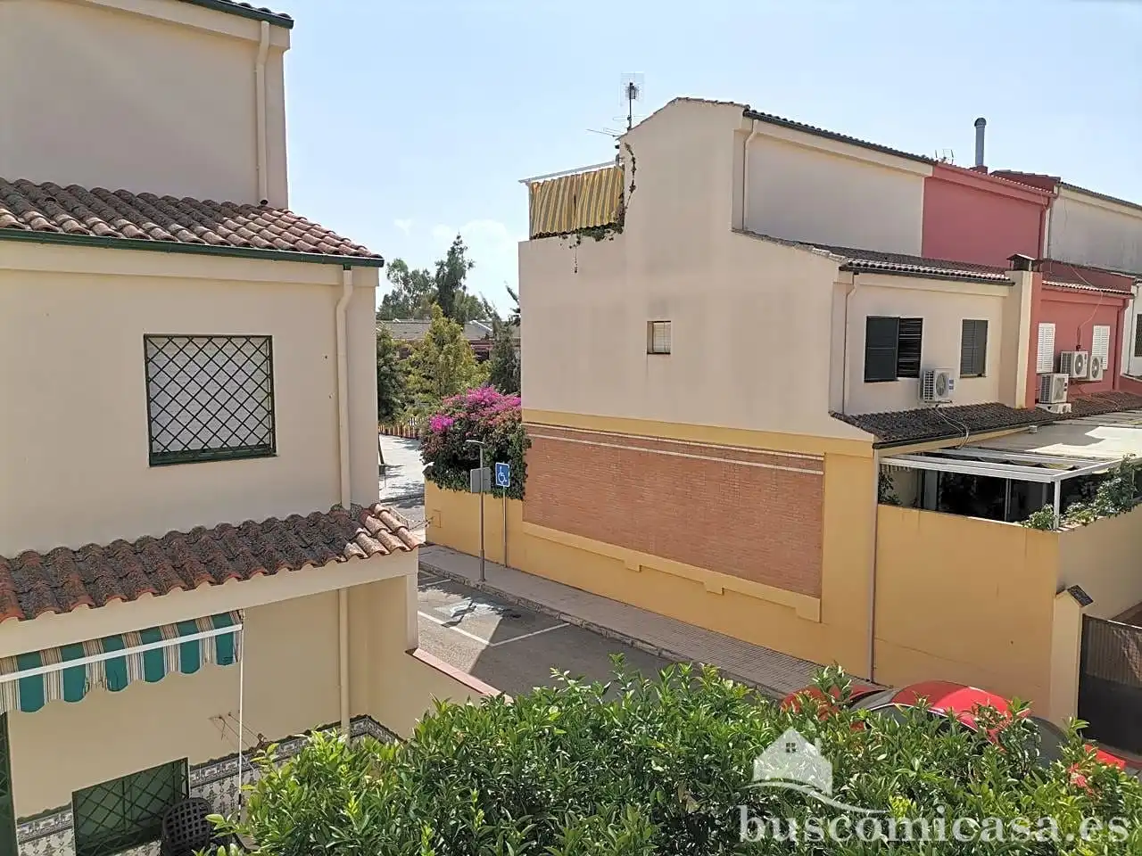 Vista exterior de Casa o xalet en venda en Linares amb Terrassa i Balcó