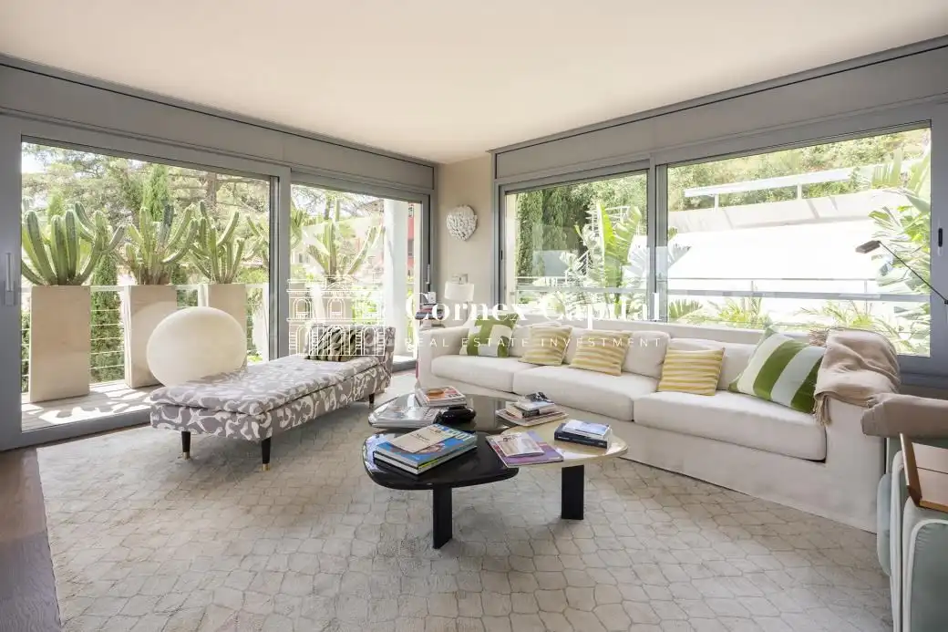 Sala d'estar de Casa o xalet en venda en Barcelona amb Aire condicionat, Calefacció i Jardí privat