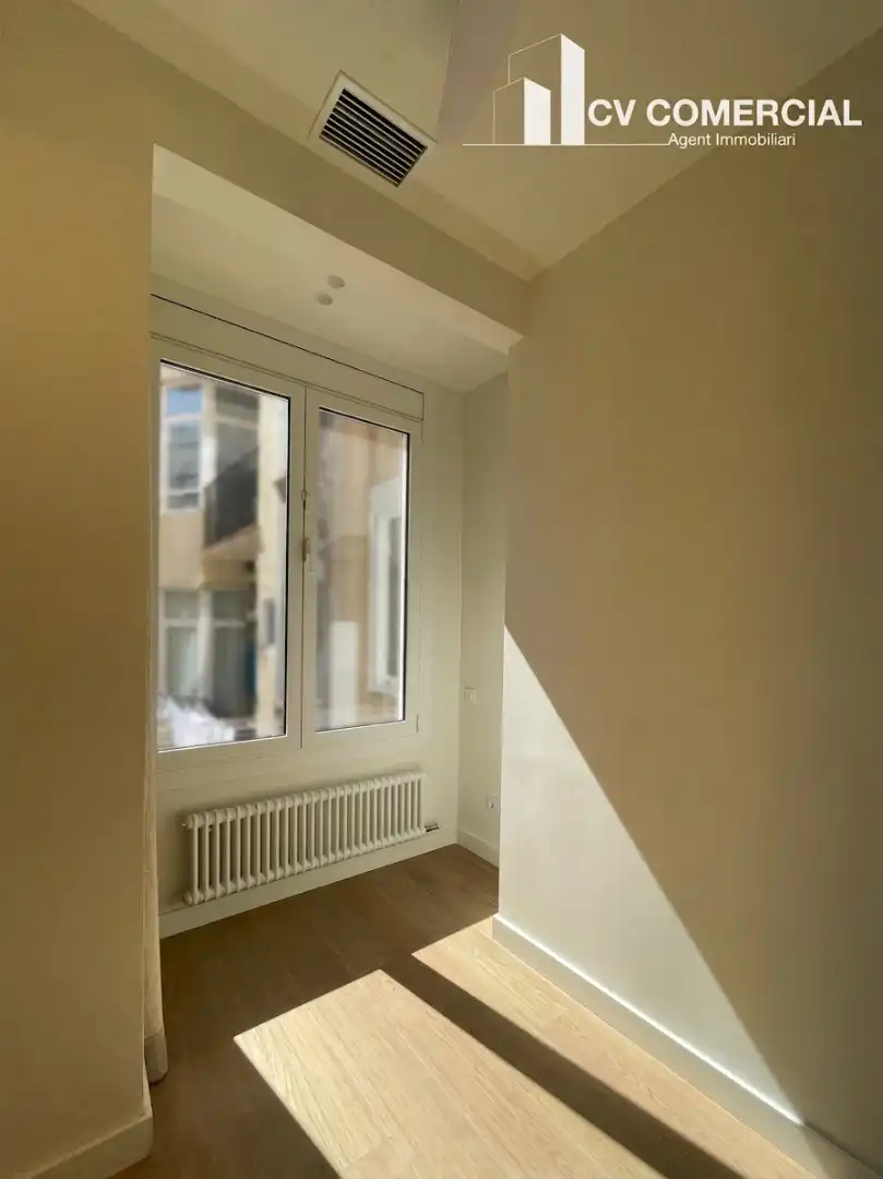 Bedroom of Flat for sale in Barcelona  with Air Conditioner, Heating and Parquet flooring