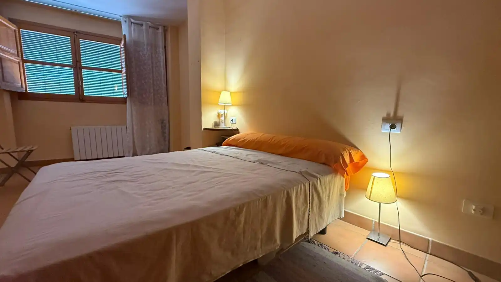 Dormitori de Casa o xalet en venda en Ayódar amb Calefacció, Terrassa i Moblat