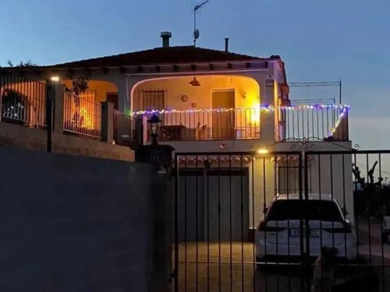 Vista exterior de Casa o xalet en venda en Villanueva de Castellón amb Aire condicionat i Terrassa