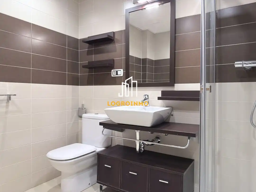 Bathroom of Flat for sale in  Logroño  with Air Conditioner, Heating and Private garden