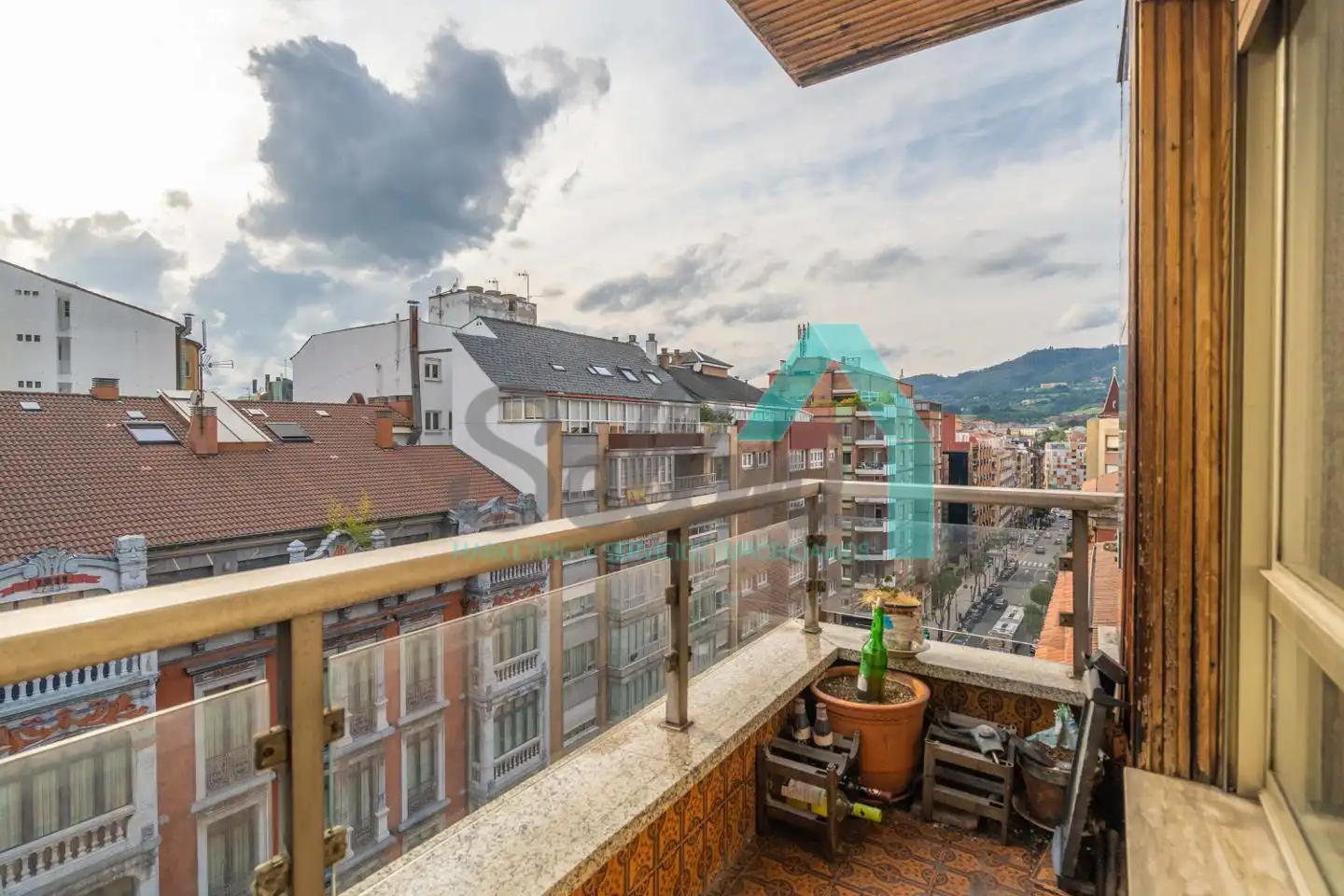 Terrassa de Pis en venda en Oviedo  amb Calefacció, Parquet i Terrassa