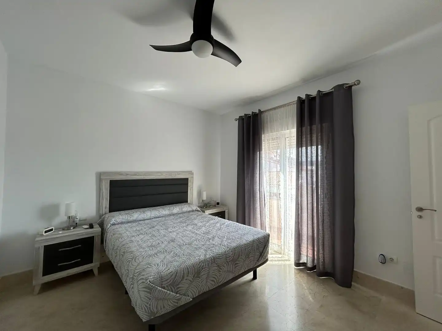 Schlafzimmer von Einfamilien-Reihenhaus zum Verkauf in Casares mit Schwimmbad