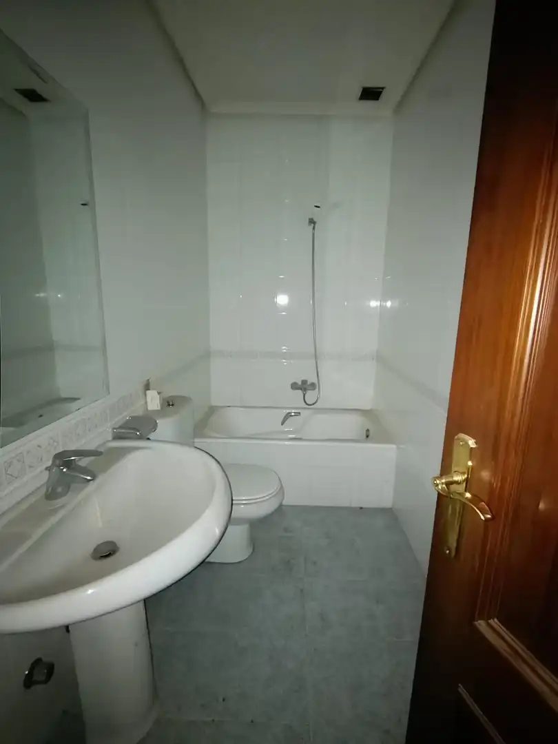 Bany de Casa o xalet en venda en Íscar amb Jardí privat, Terrassa i Traster