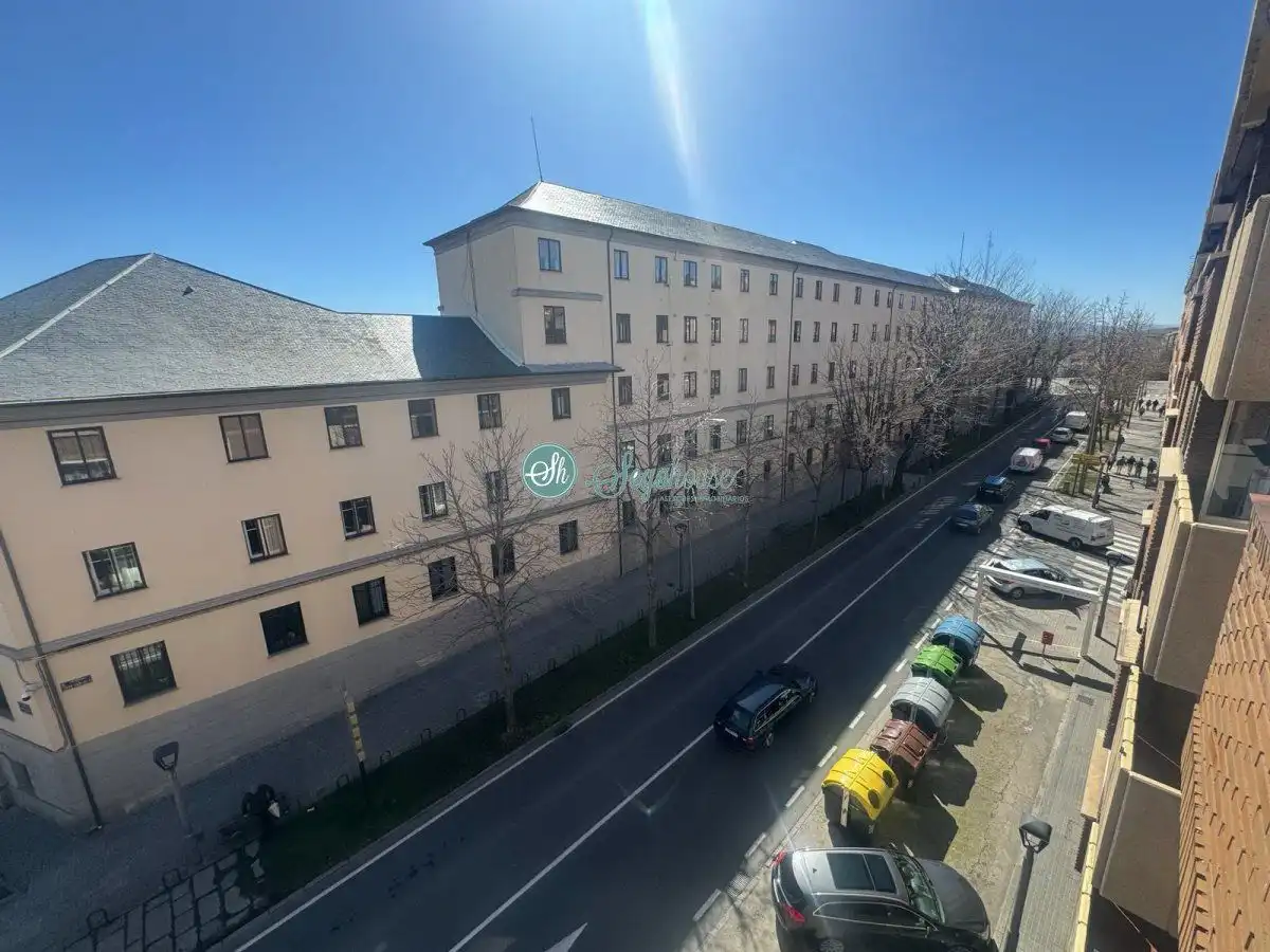 Vista exterior de Pis en venda en Segovia amb Calefacció, Parquet i Terrassa