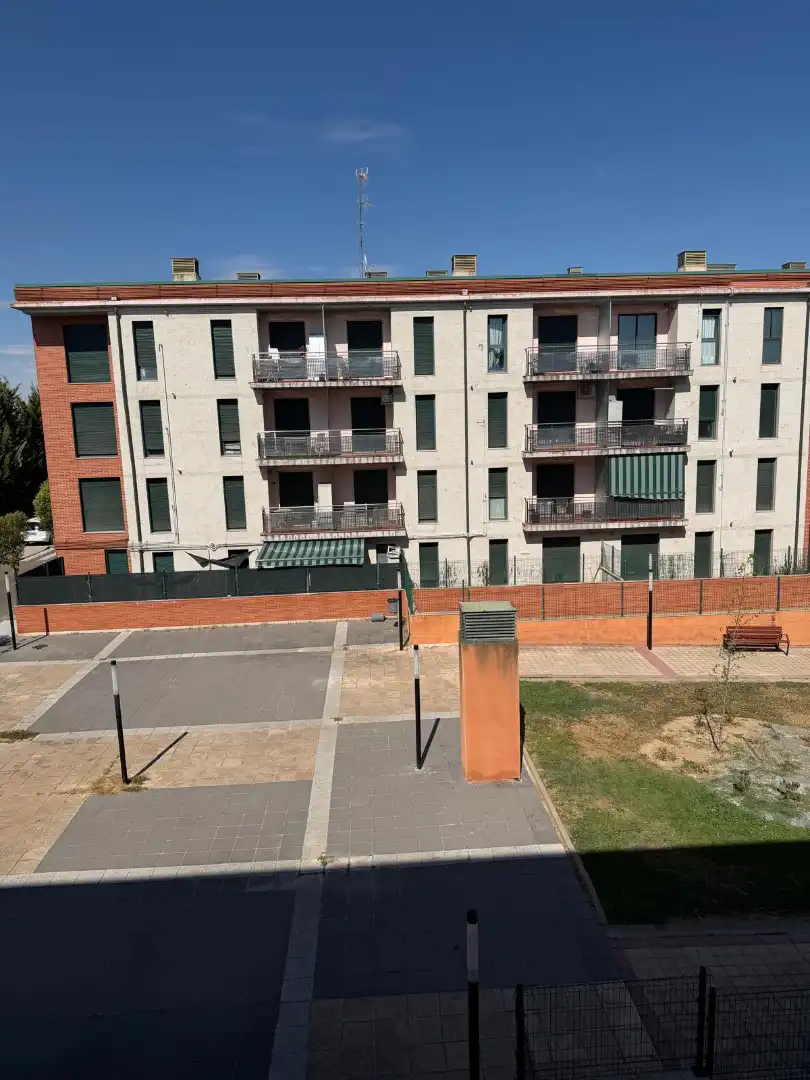 Vista exterior de Piso en venta en Arroyo de la Encomienda con Calefacción, Parquet y Terraza