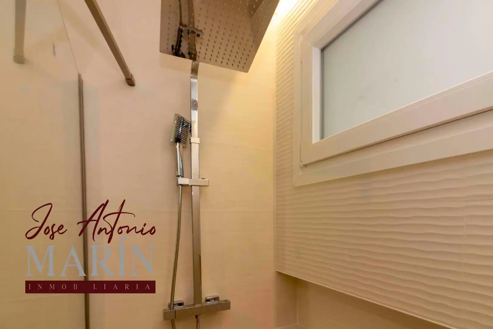 Bany de Apartament en venda en Badajoz amb Aire condicionat