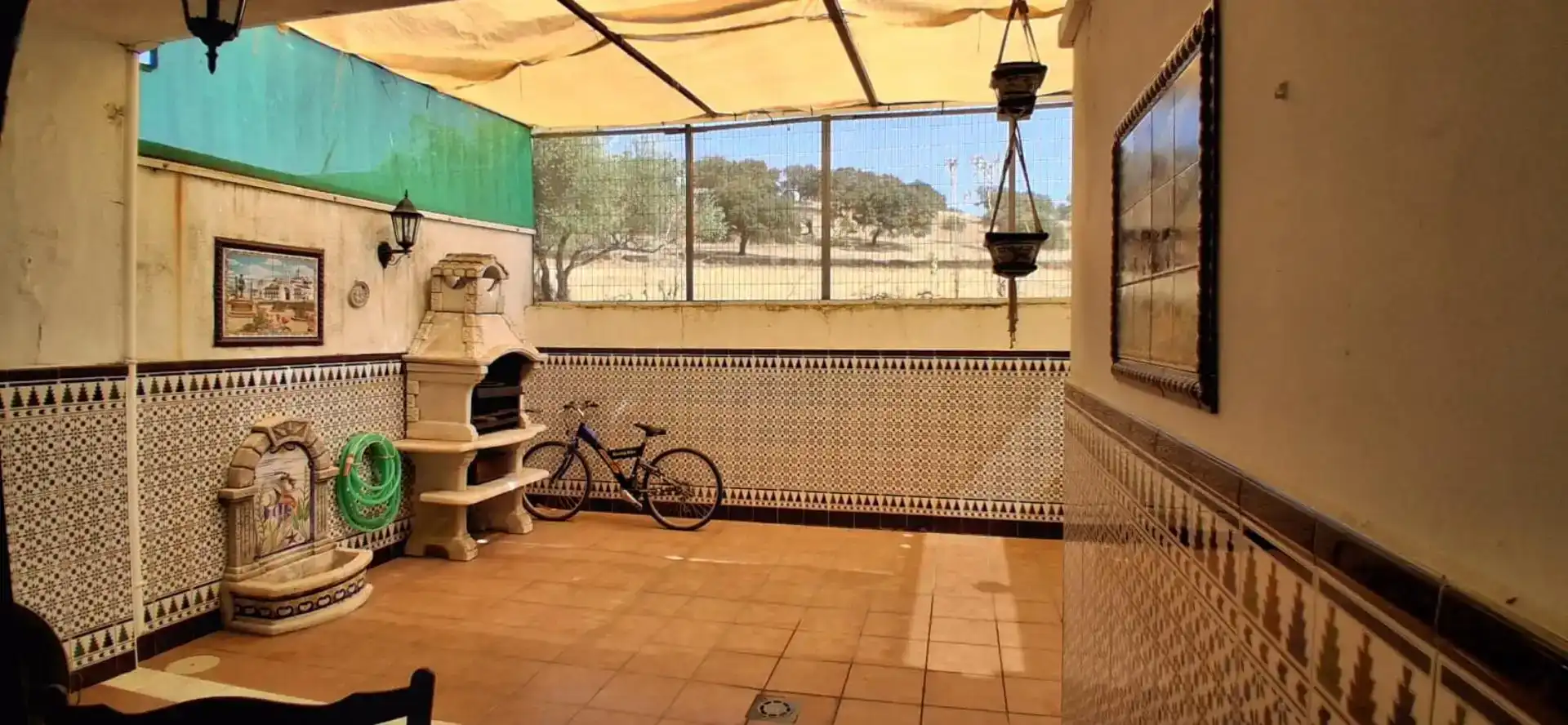 Terrassa de Casa adosada en venda en El Real de la Jara amb Aire condicionat, Jardí privat i Traster