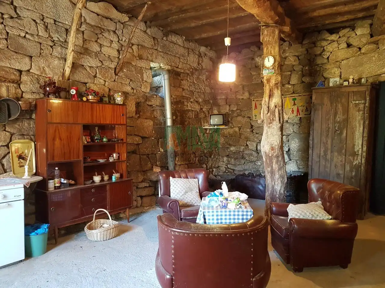 Sala d'estar de Finca rústica en venda en Parada de Sil amb Jardí privat