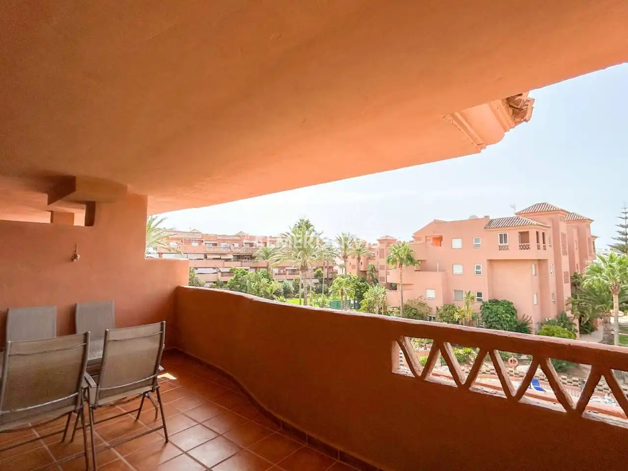 Vista exterior de Piso de alquiler en El Ejido con Terraza, Amueblado y Piscina comunitaria
