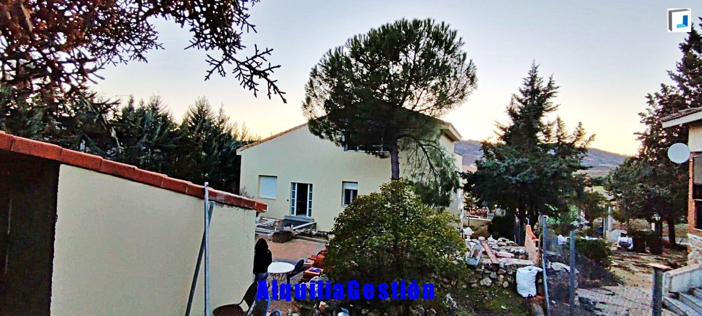 Vista exterior de Casa o xalet en venda en Aranzueque amb Calefacció, Jardí privat i Terrassa