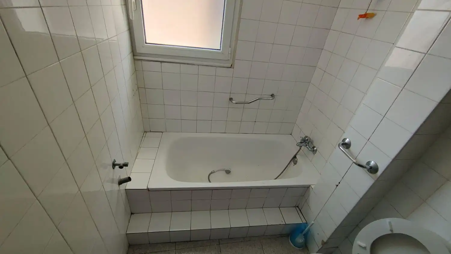 Bathroom of Flat for sale in Gijón   with Heating and Swimming Pool