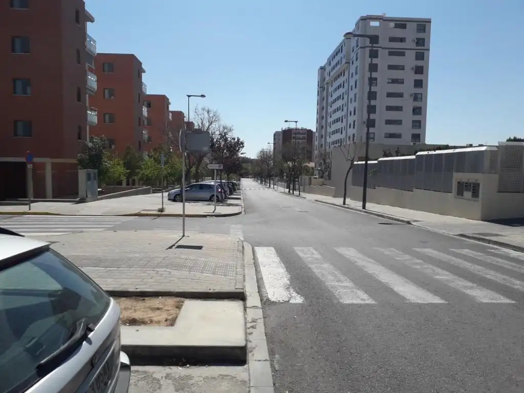 Außenansicht von Garage zum Verkauf in Paterna