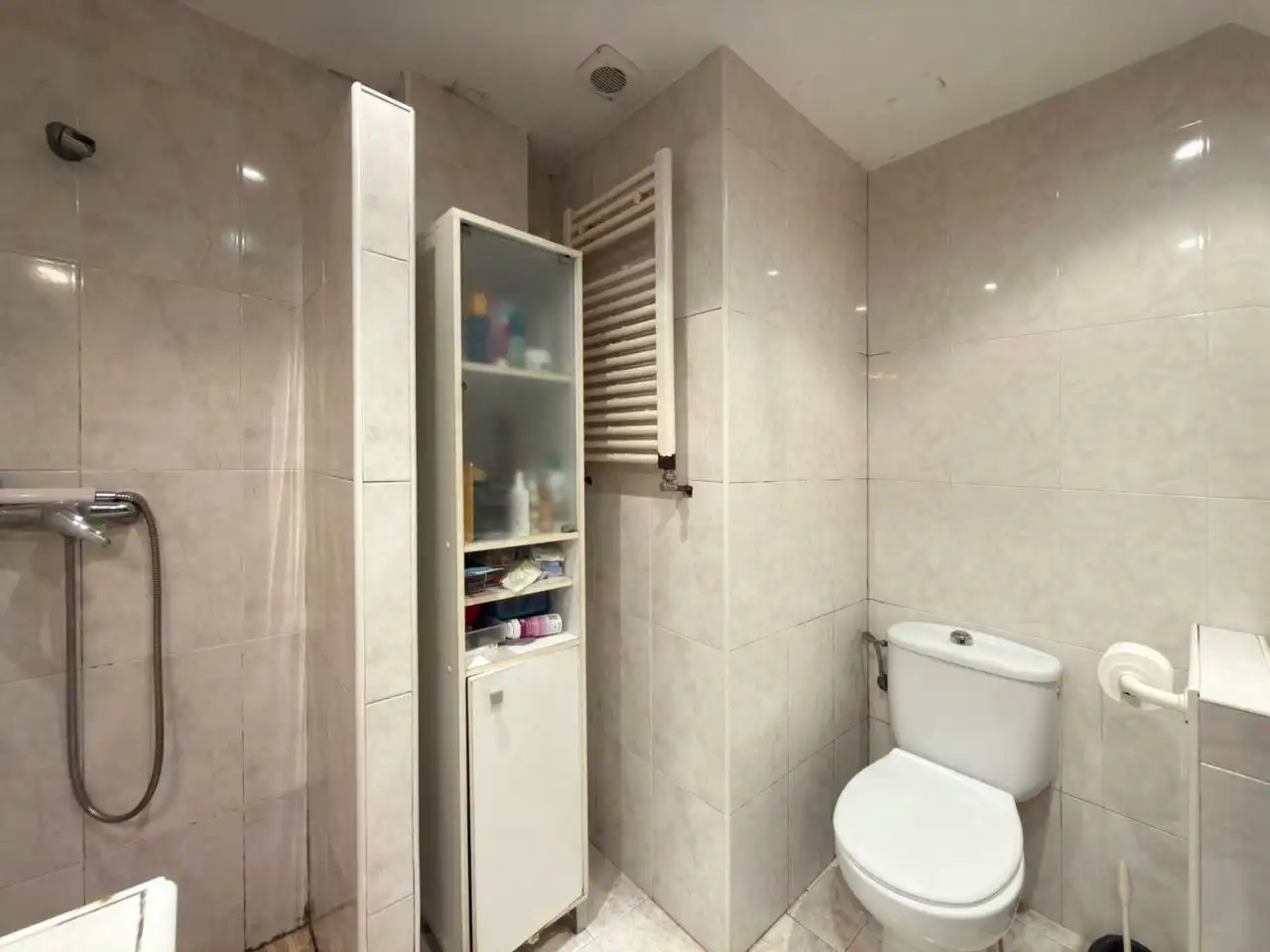 Badezimmer von Wohnung zum Verkauf in Lloret de Mar mit Heizung, Möbliert und Balkon