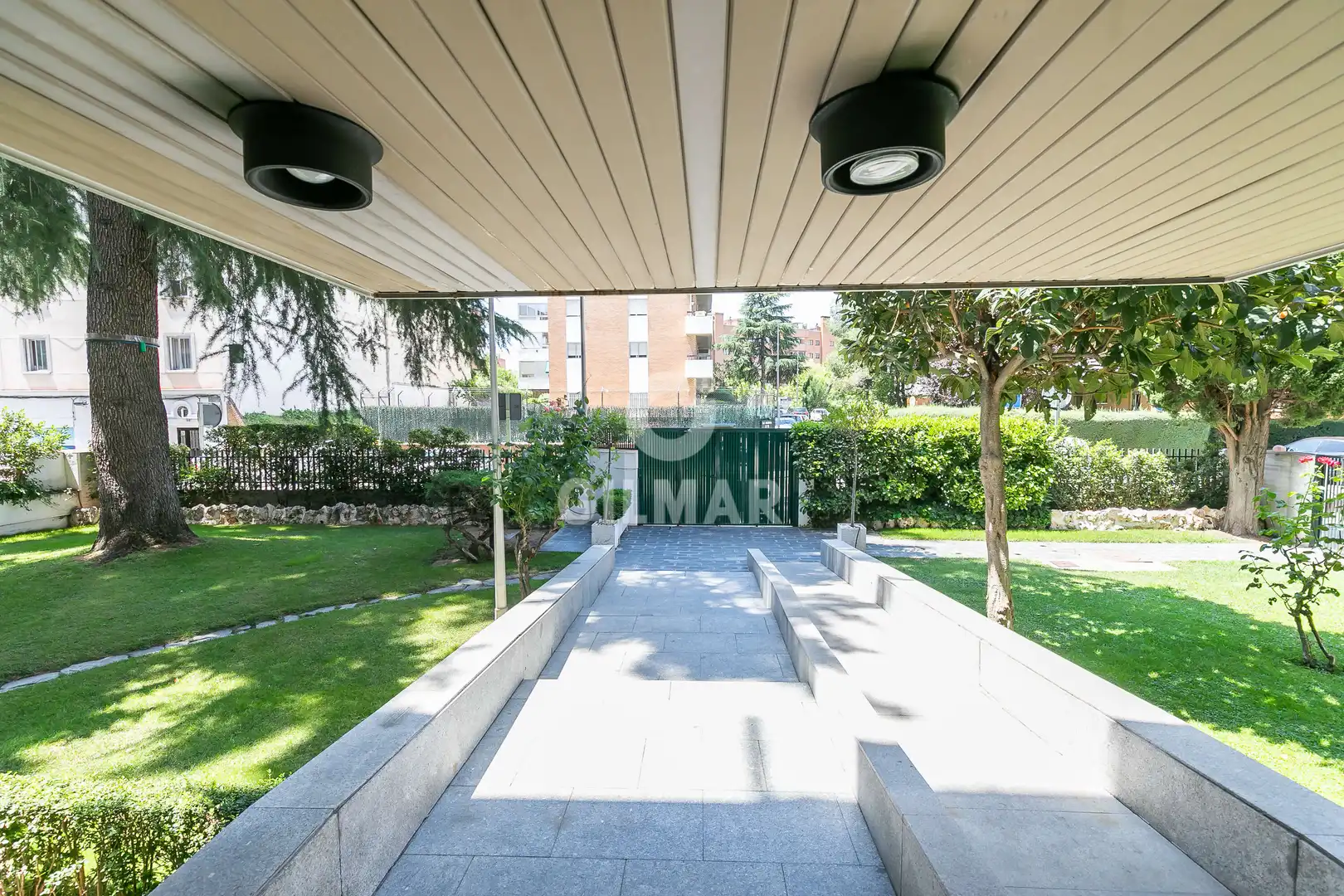 Terraza de Piso en venta en Madrid con Calefacción, Jardín privado y Piscina