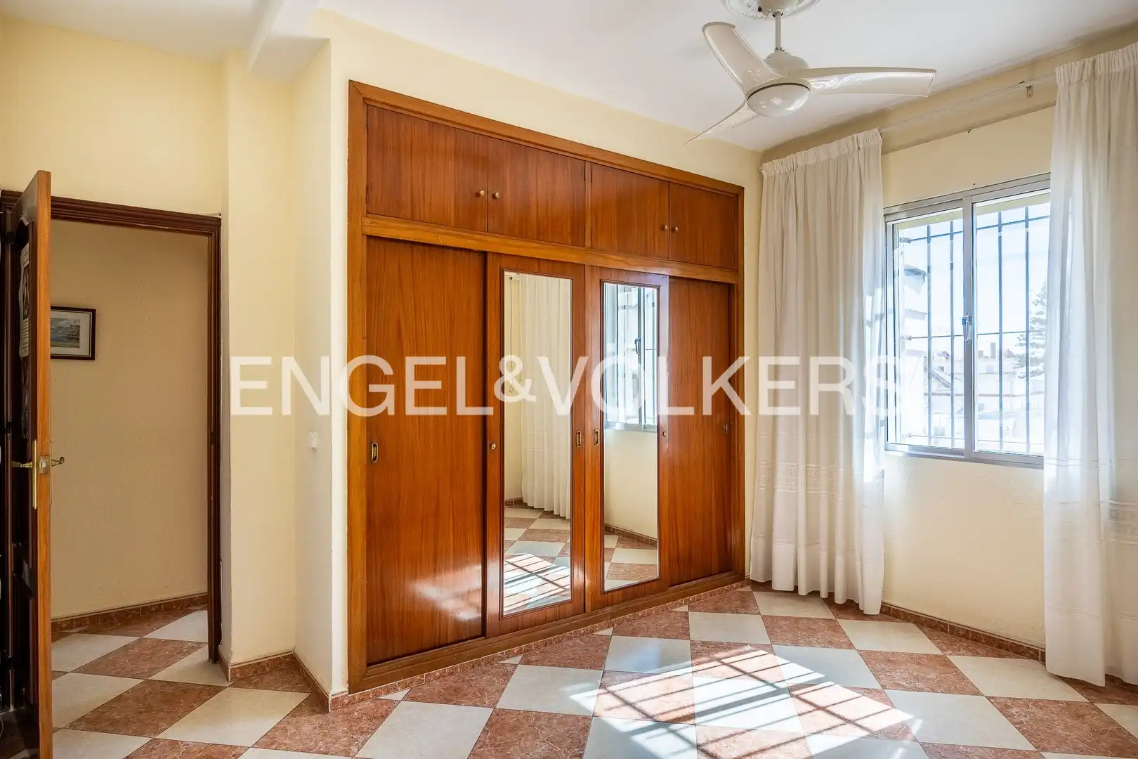Bedroom of Flat for sale in Sevilla  with Heating, Terrace and Storage room