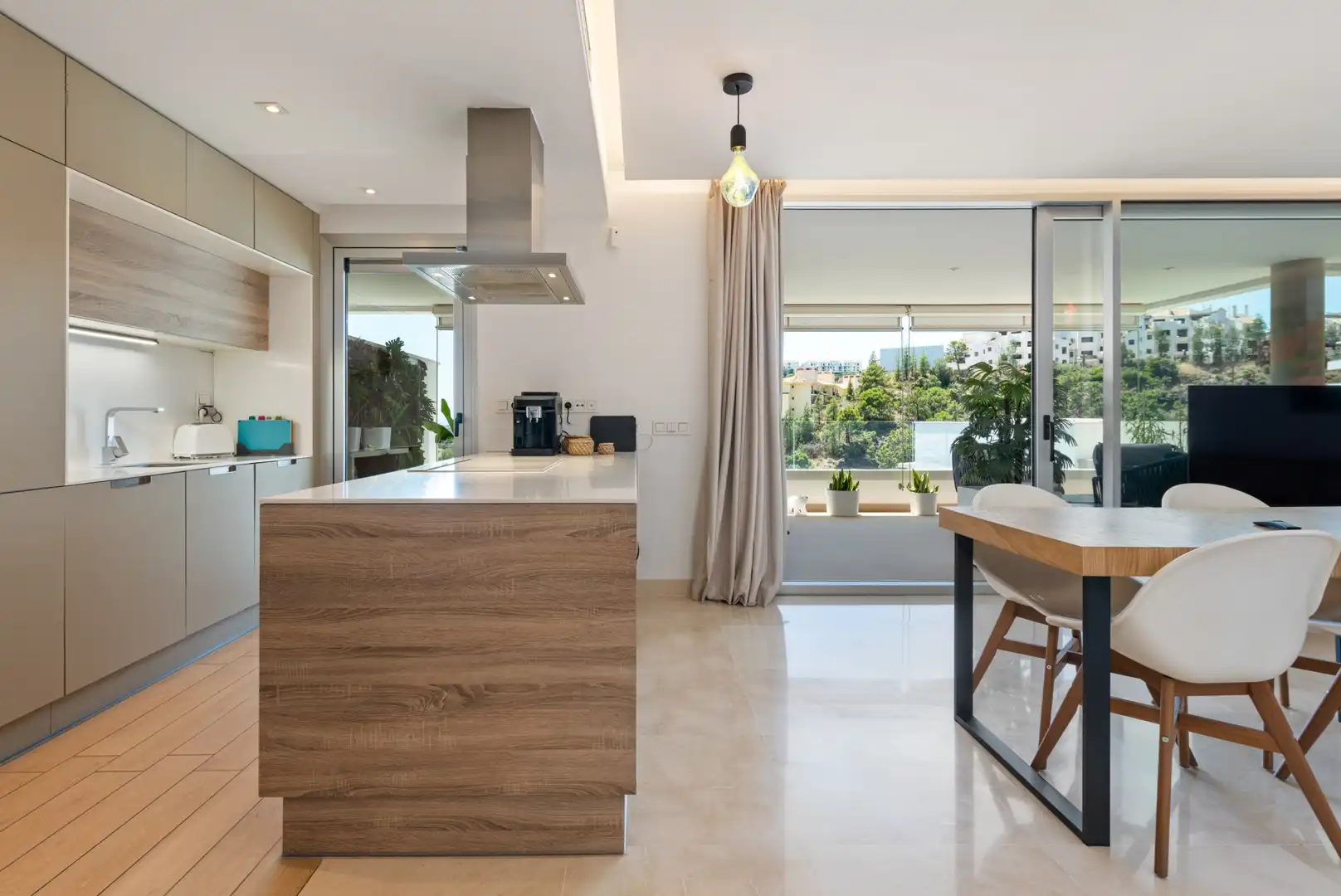 Cocina de Apartamento en venta en Benahavís con Aire acondicionado, Terraza y Piscina