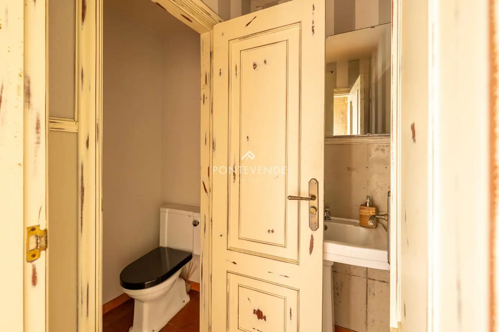 Badezimmer von Gebäude zum Verkauf in Pontevedra Capital 