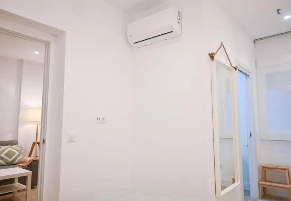 Schlafzimmer von Wohnungen zur Miete in Madrid mit Klimaanlage, Möbliert und Ofen
