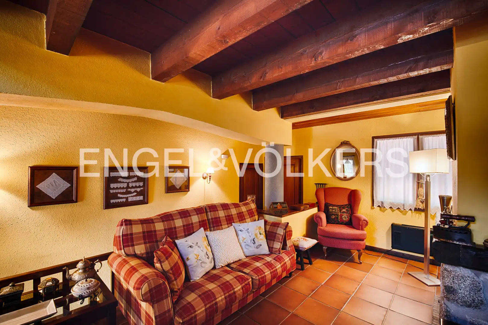 Sala de estar de Casa adosada en venta en Maçanet de Cabrenys con Calefacción y Jardín privado