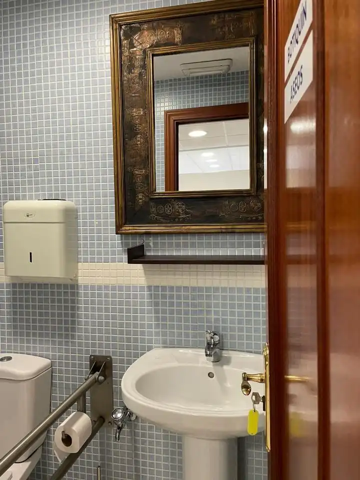 Bany de Oficina de lloguer en Melilla