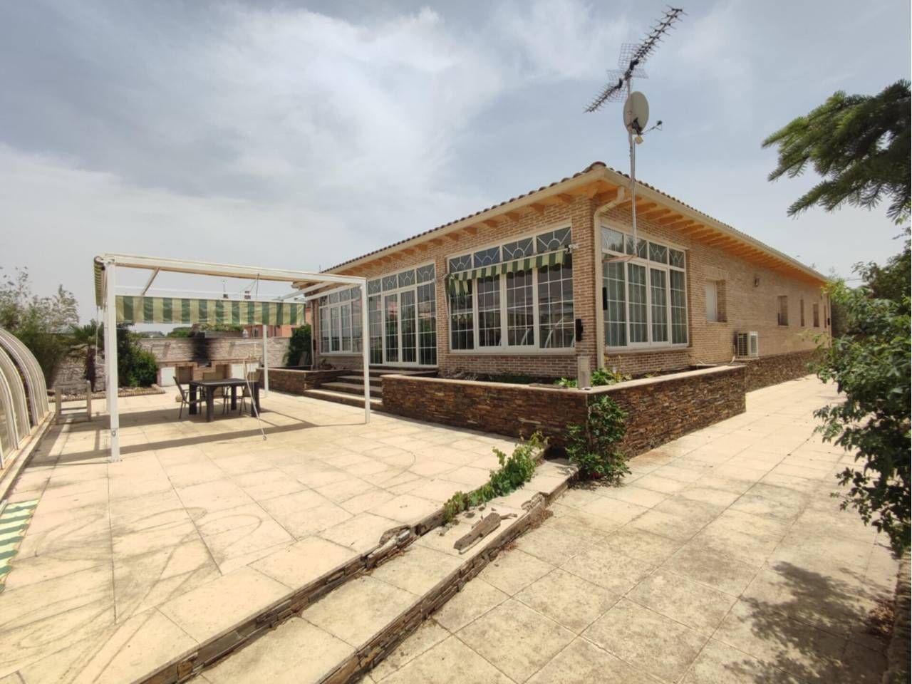 Exterior view of House or chalet for sale in Valdeaveruelo  with Private garden