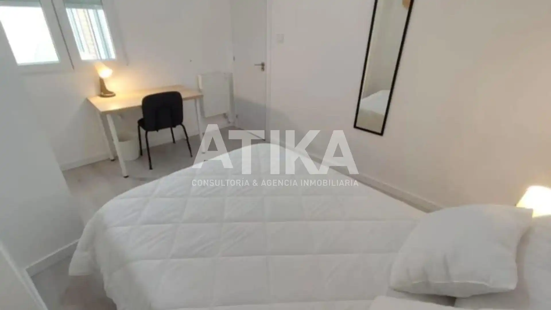 Bedroom of Flat for share in Ontinyent  with Air Conditioner, Heating and Parquet flooring