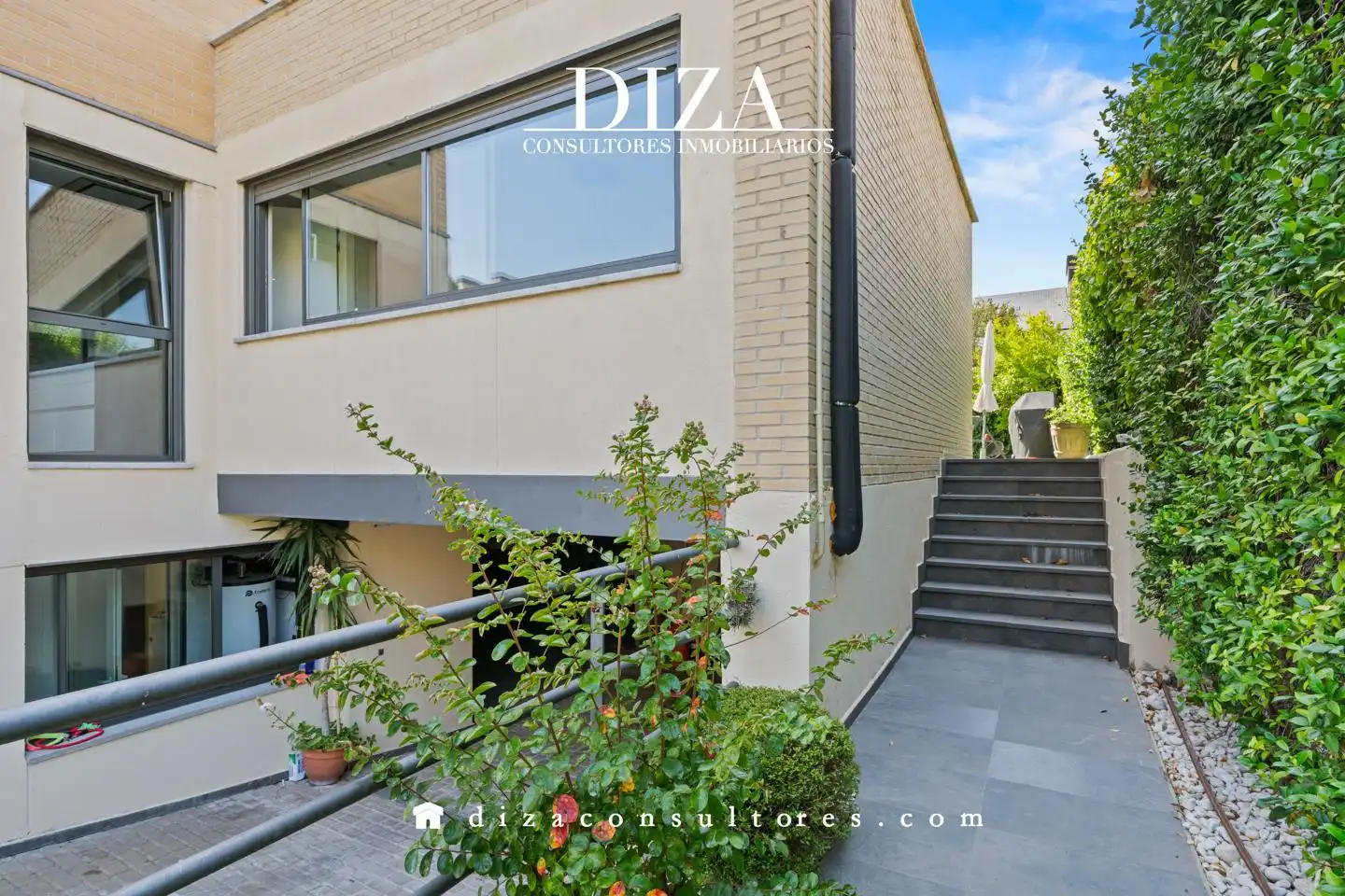 Exterior view of Houses for sale in La Moraleja  with Air Conditioner, Heating and Private garden