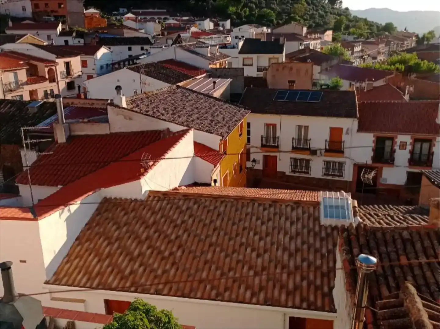 Vista exterior de Casa adosada en venda en Benatae