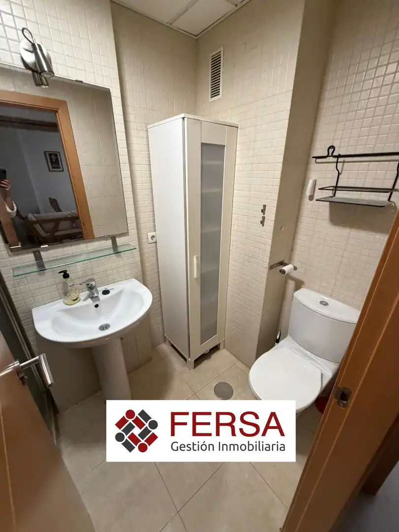 Bany de Apartament de lloguer en El Puerto de Santa María amb Calefacció, Jardí privat i Terrassa