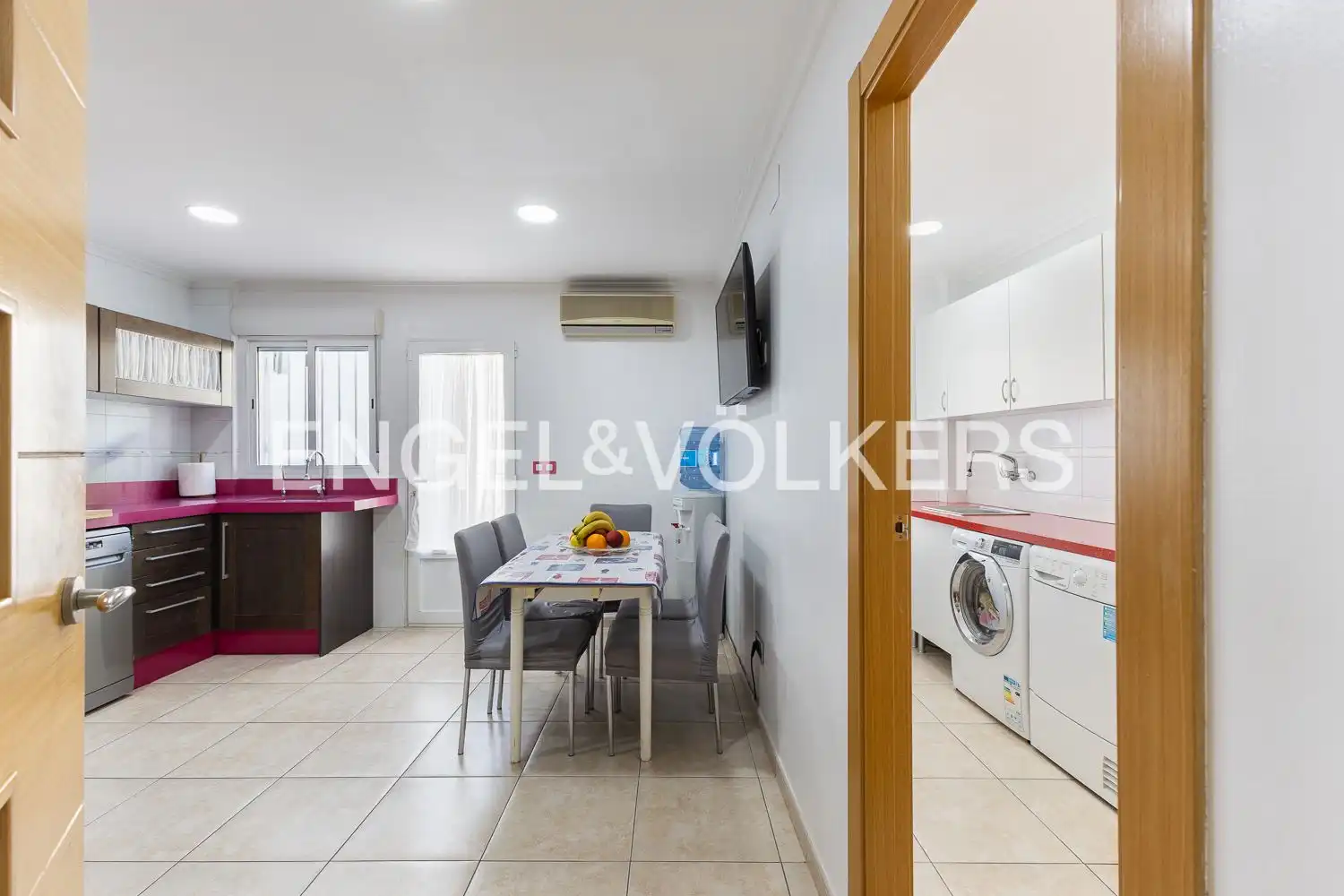Kitchen of Houses for sale in La Pobla de Vallbona  with Air Conditioner, Heating and Terrace